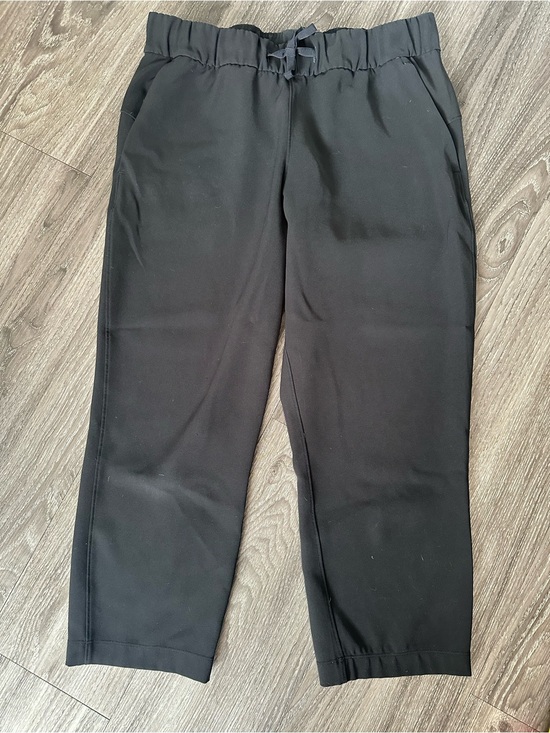 lululemon athletica Pants - lululemon athletica Women's Black Elastic Waist Cropped Trousers